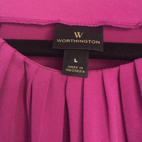 Beautiful top. - Picture 2 of 3